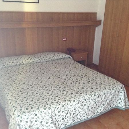 Hotel Helvetia エラクレア・マーレ エクステリア 写真